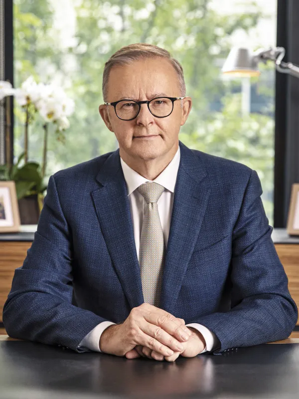 Official portrait of Australian Prime Minister Anthony Albanese