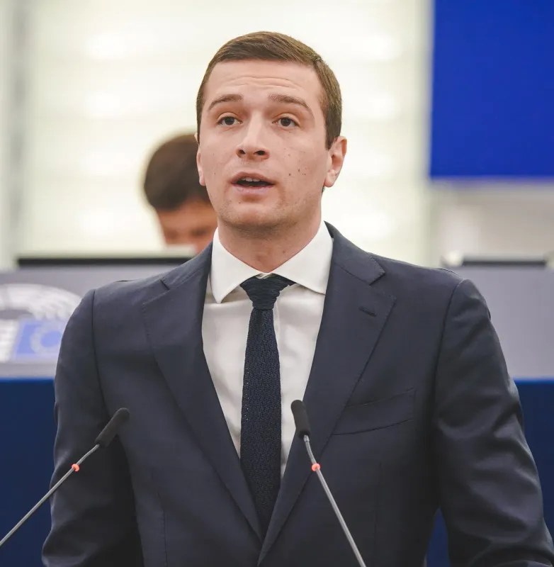 MEPs welcomed the decision to open the EU’s doors to Ukraine and Moldova, but asked leaders to strengthen the EU, and tackle the latest crisis. MEPs discussed the conclusions of 23-24 June European Council summit with President Charles Michel and Commission Vice-President Maroš Šefčovič. Almost all 